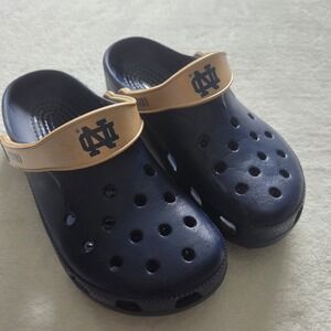 Notre Dame Crocs Classic Slip On Clogs Mule  Mens 6-7 Womens 8-9